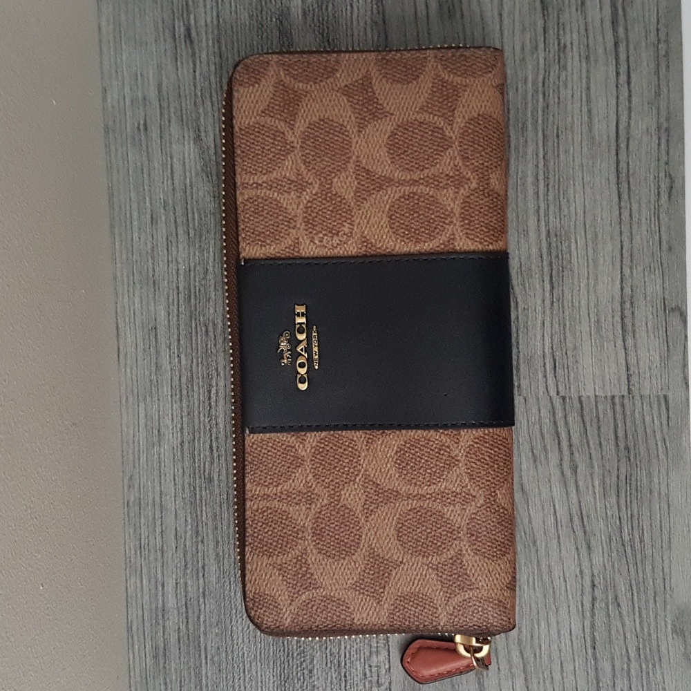 Coach Tan and Navy Signature Wallet